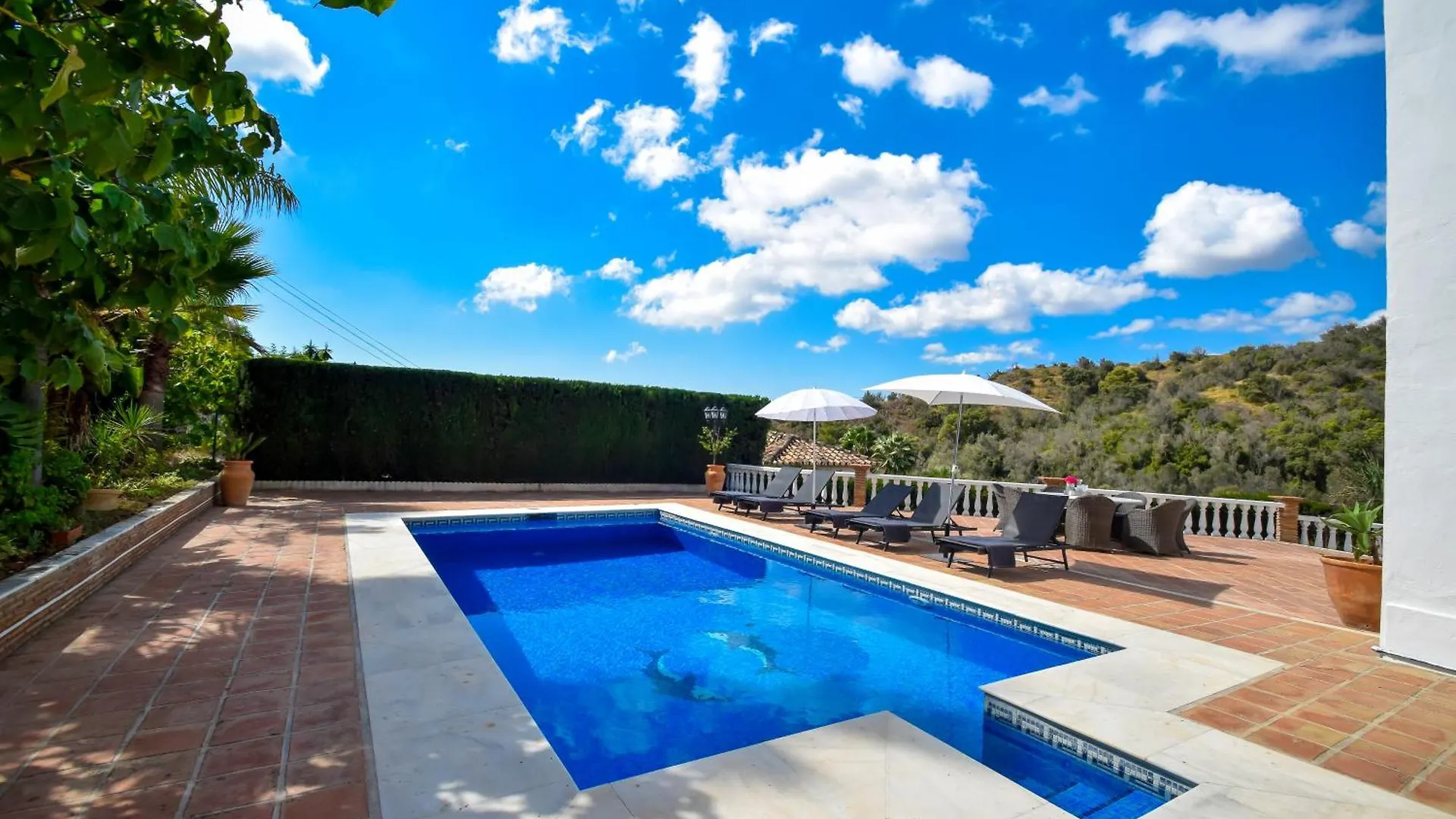 Exquisite And Modern Villa Near Beach With Heated Pool! Marbella