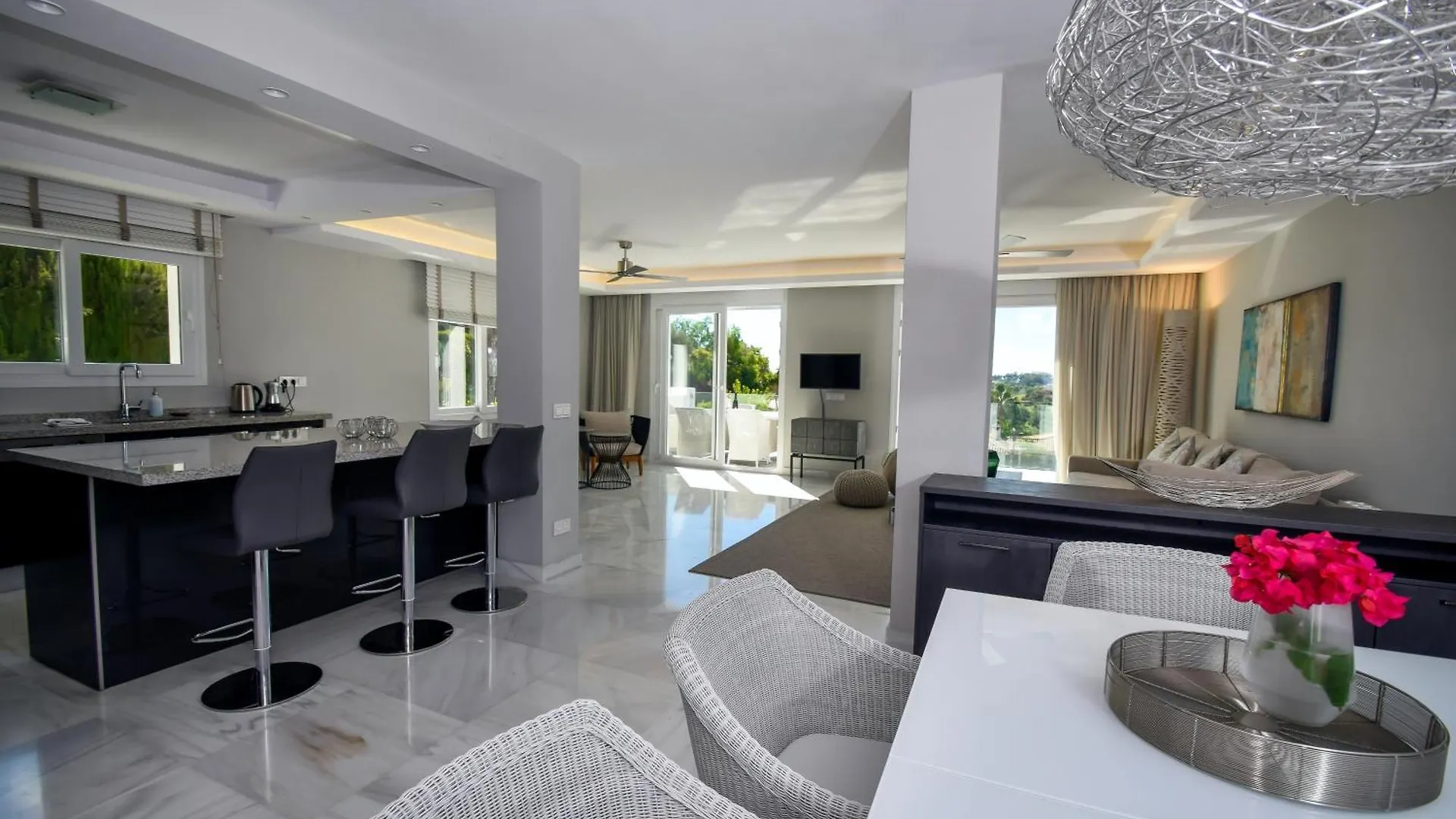 Exquisite And Modern Villa Near Beach With Heated Pool! Marbella Spain