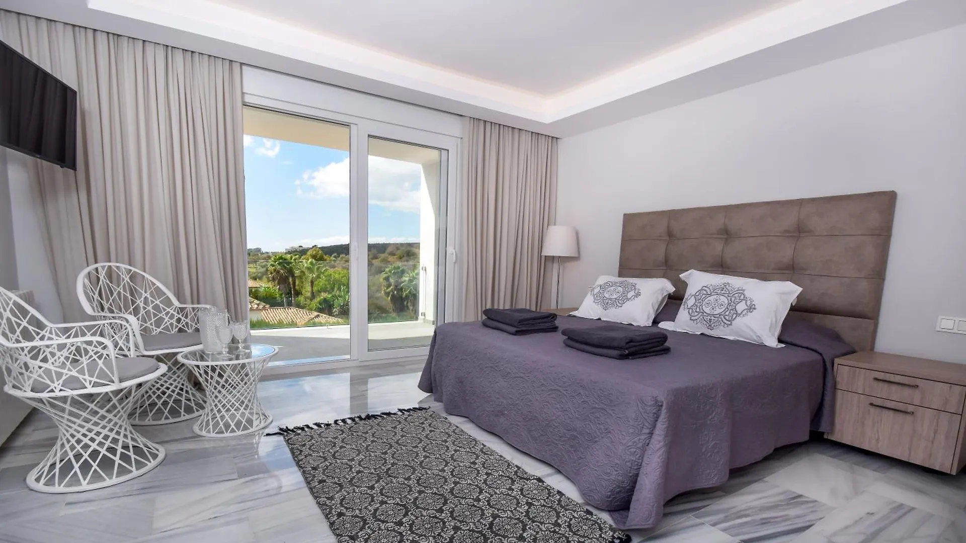 Exquisite And Modern Villa Near Beach With Heated Pool! Marbella