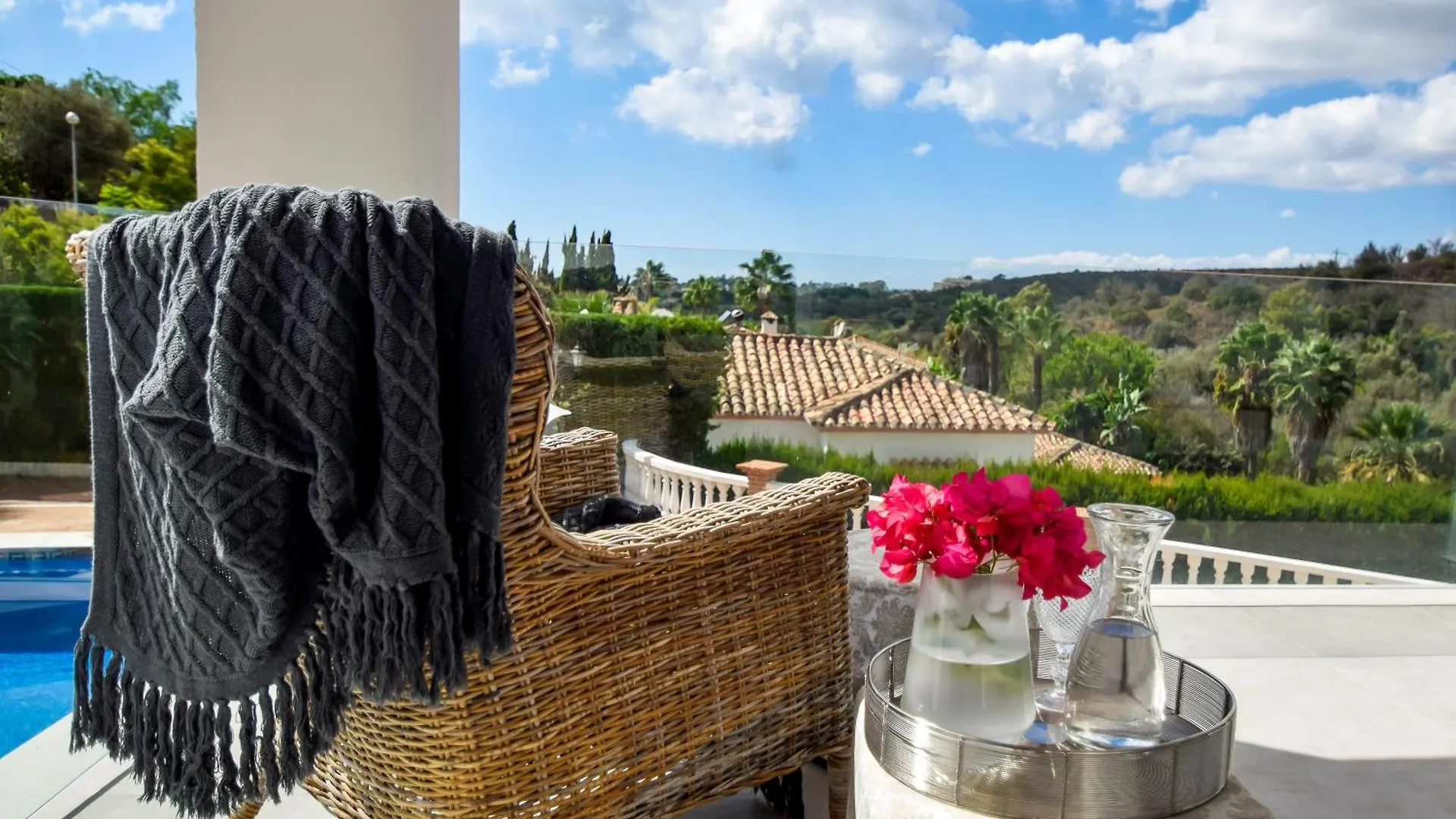 Exquisite And Modern Villa Near Beach With Heated Pool! Marbella