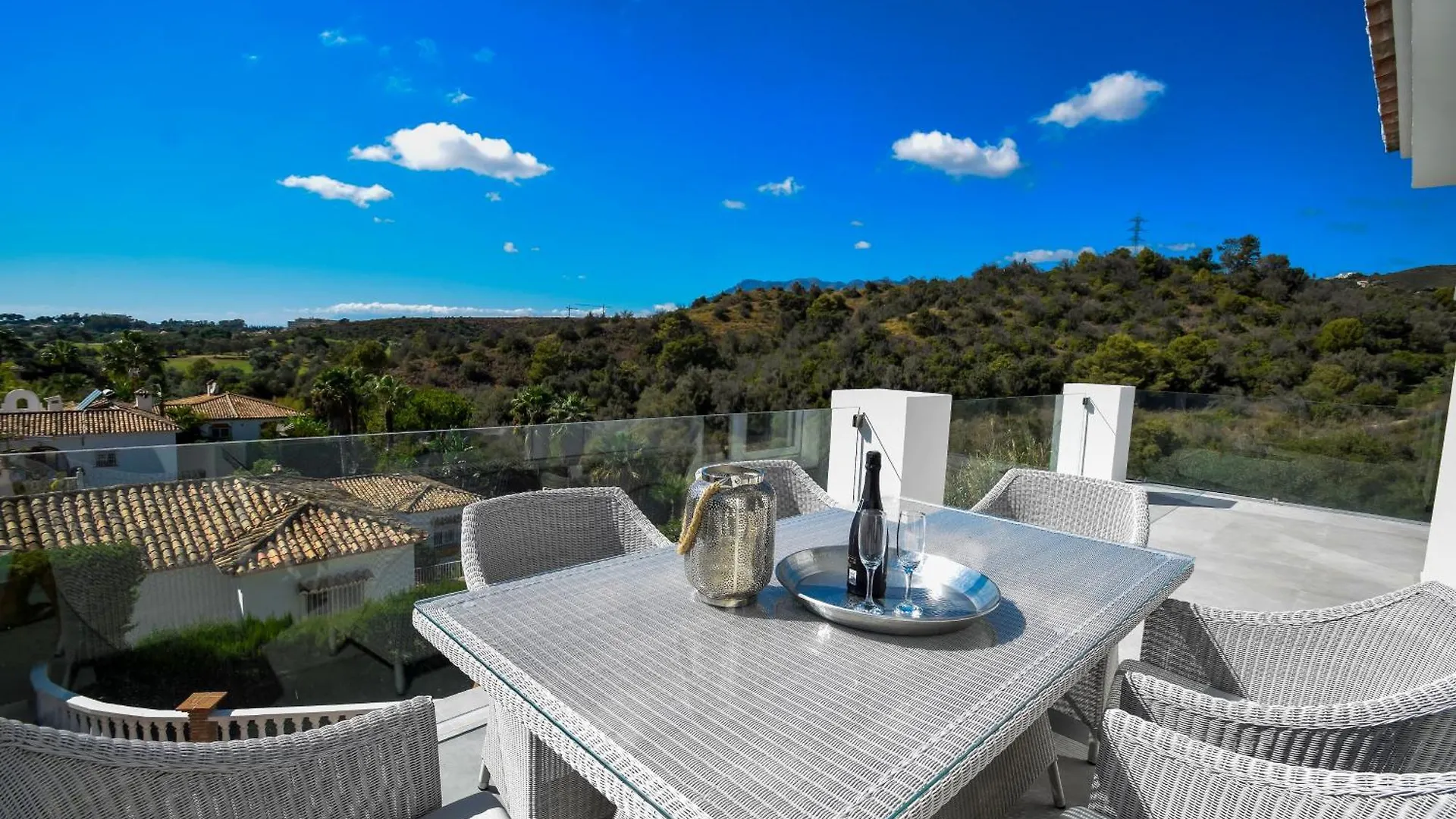 Exquisite And Modern Villa Near Beach With Heated Pool! Marbella