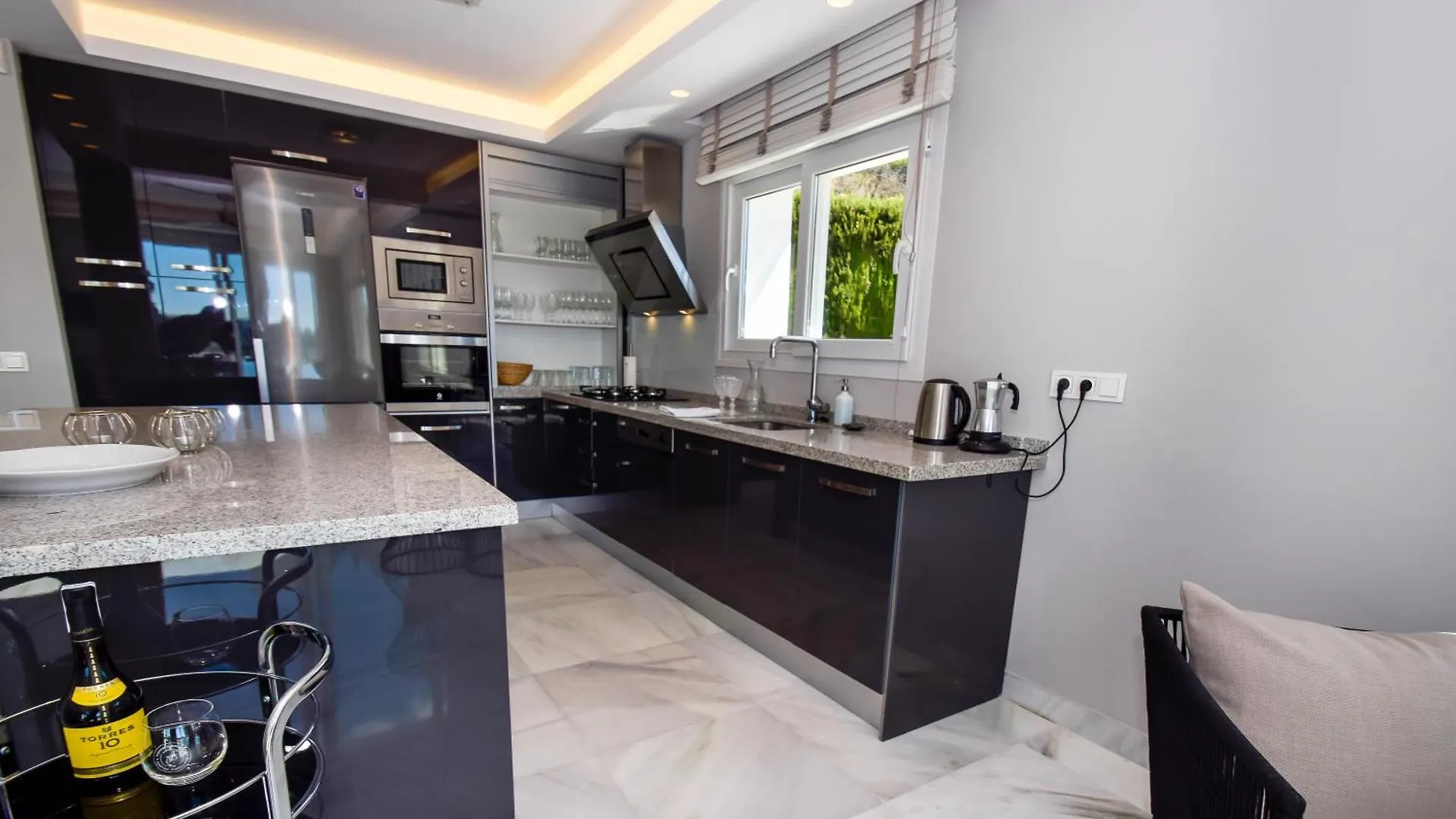 Exquisite And Modern Villa Near Beach With Heated Pool! Marbella