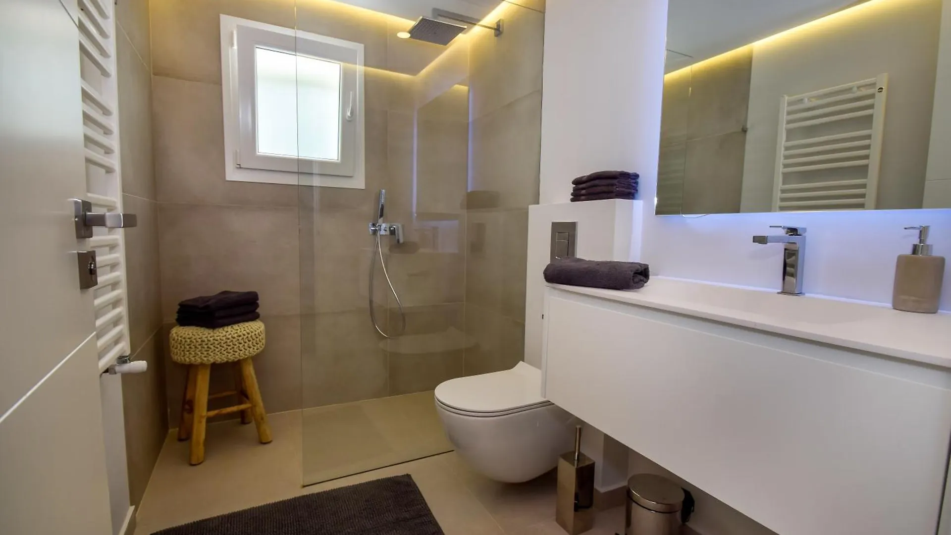 Exquisite And Modern Villa Near Beach With Heated Pool! Marbella