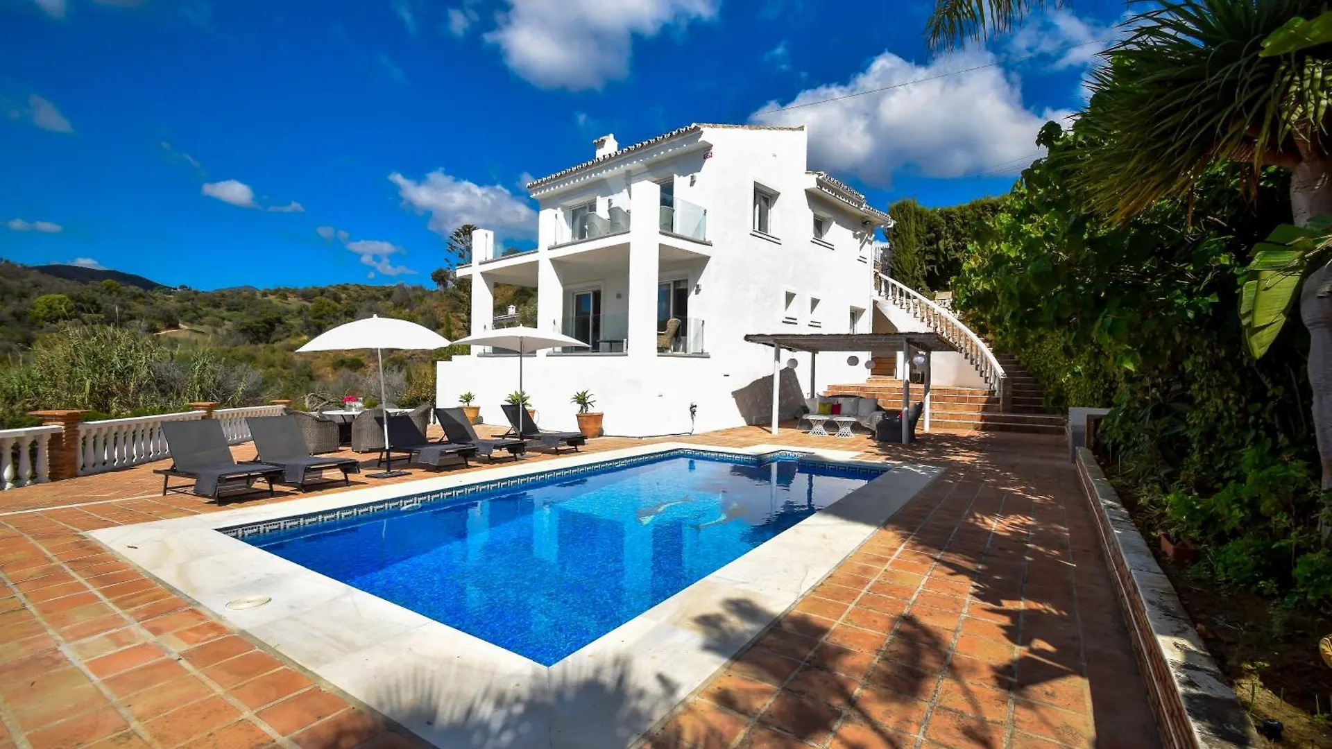 Exquisite And Modern Villa Near Beach With Heated Pool! Marbella