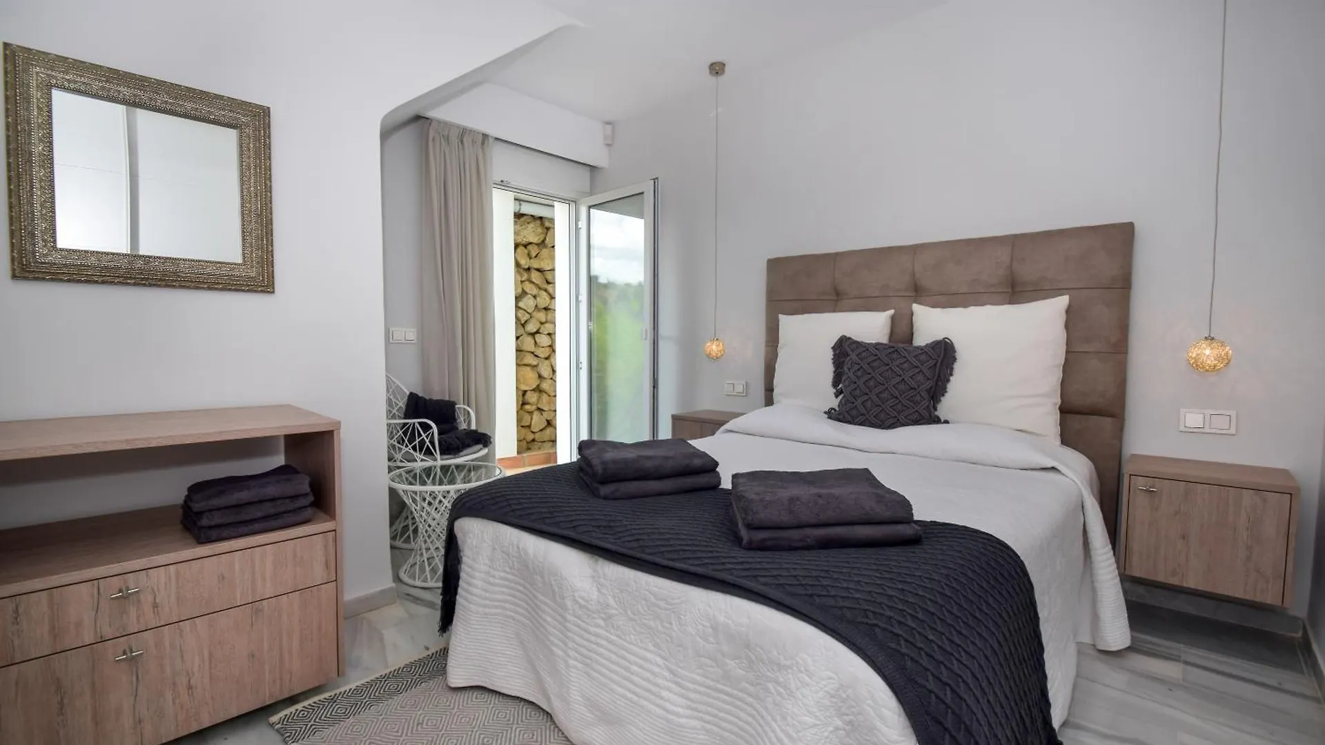 Exquisite And Modern Villa Near Beach With Heated Pool! Marbella