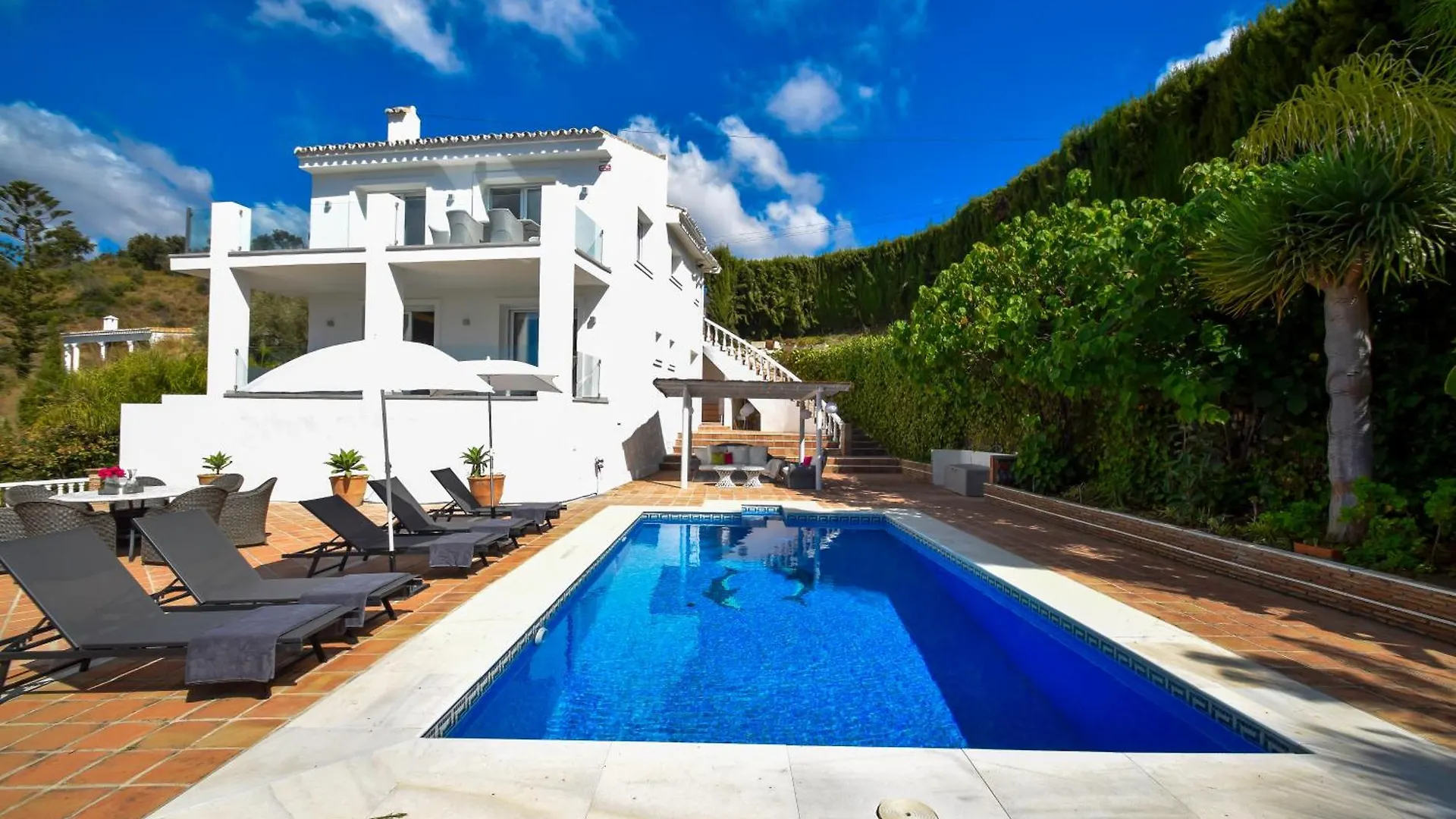 Exquisite And Modern Villa Near Beach With Heated Pool! Marbella