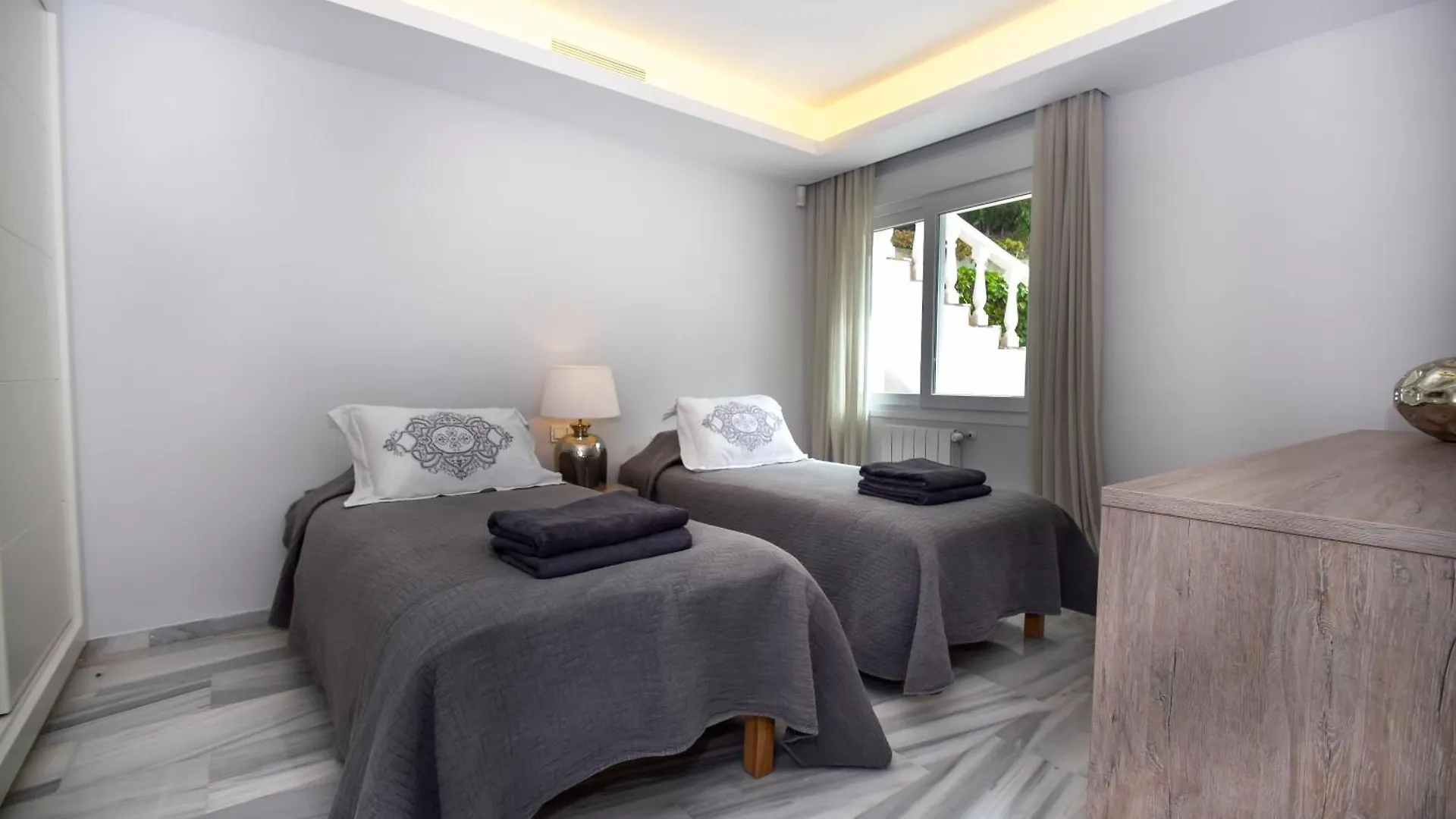 Exquisite And Modern Villa Near Beach With Heated Pool! Marbella
