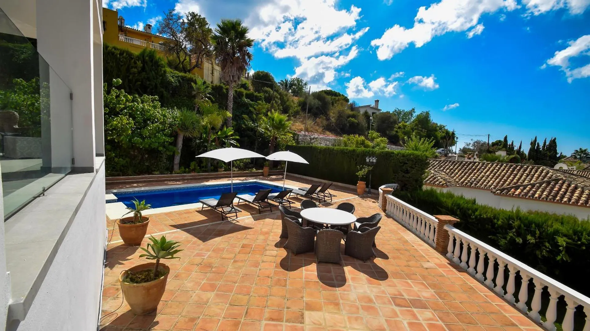 Exquisite And Modern Villa Near Beach With Heated Pool! Marbella